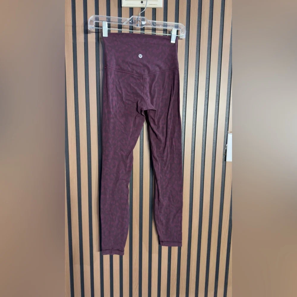 Lululemon Women's‎ Burgundy Patterned Leggings Sz 2